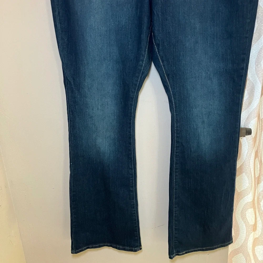 Signature by Levi Strauss Mid Rise Woman's Size 30 Bootcut Dark Wash Jeans